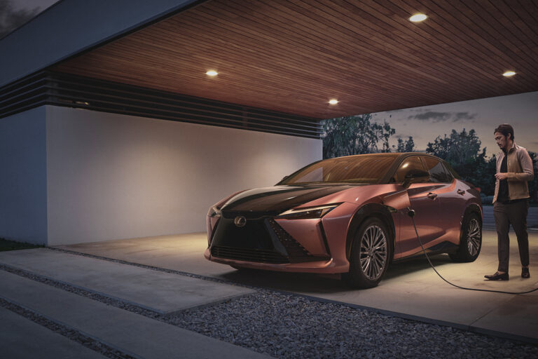voiture électrique Lexus