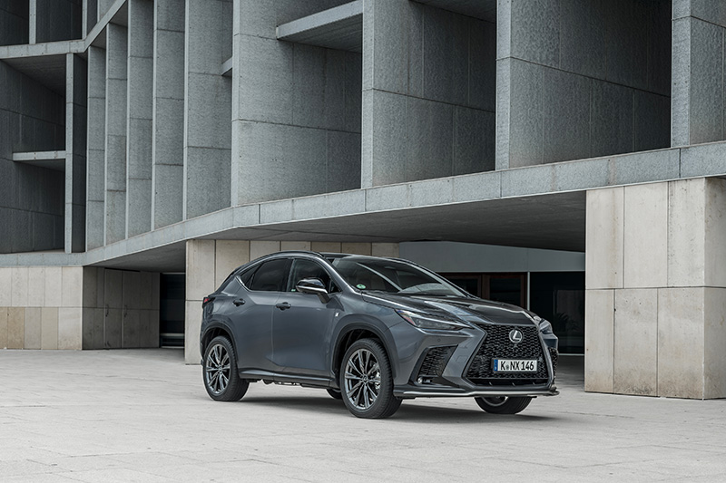 Voiture hybride Lexus NX gris