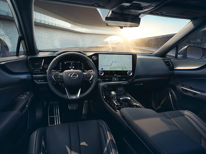 Interieur tableau de bord Voiture hybride Lexus nx