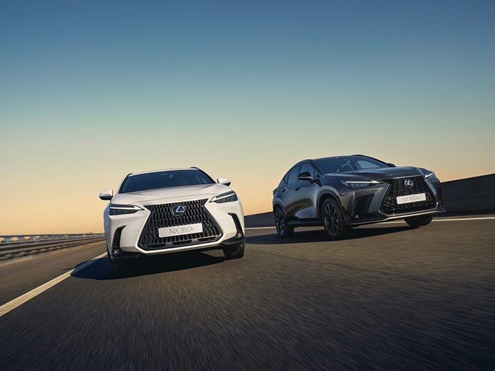 Voiture hybride Lexus NX 350h en route