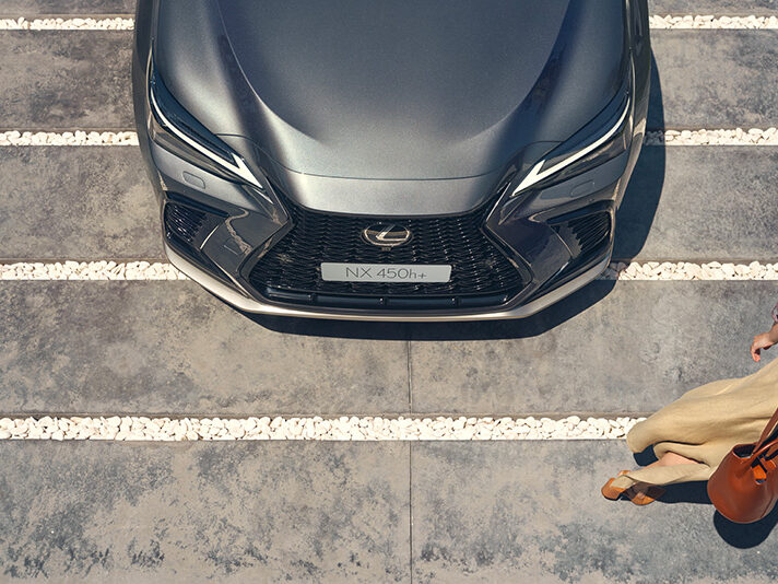 Voiture hybride Lexus NX 450h avant