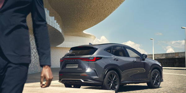 Voiture hybride Lexus NX gris