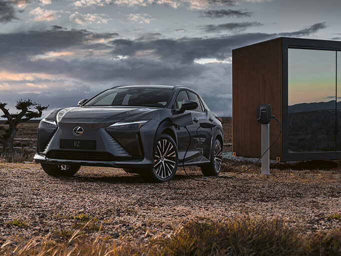 Avant Voiture électrique Lexus RZ