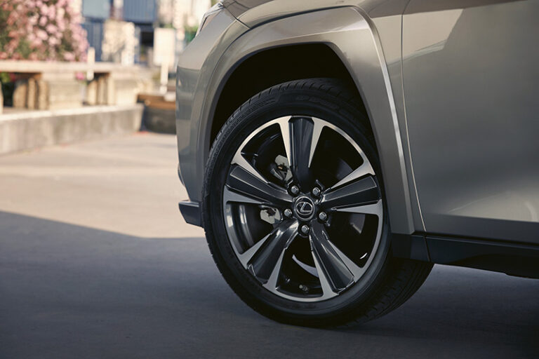 Voiture hybride Lexus roue