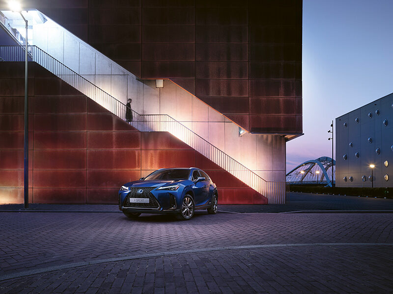 Voiture hybride Lexus UX 4 nuit