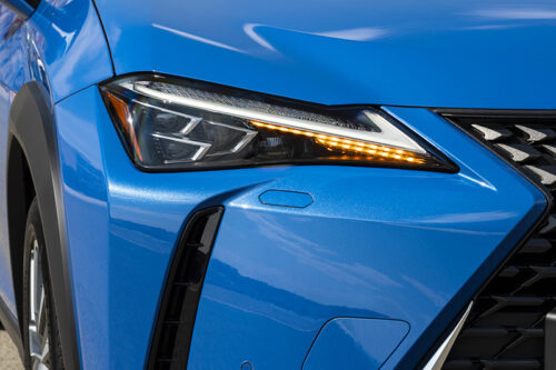 Feu avant Lexus voiture UX 300e