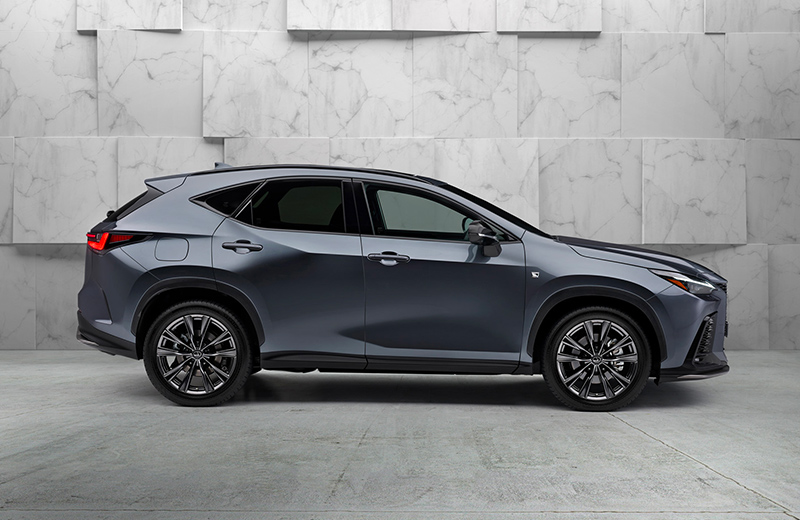 Coté voiture plugin hybride Lexus noir