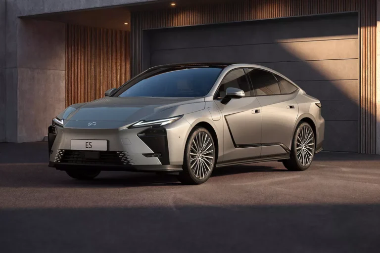 une Lexus ES