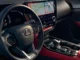 intérieur lexus rouge électrique